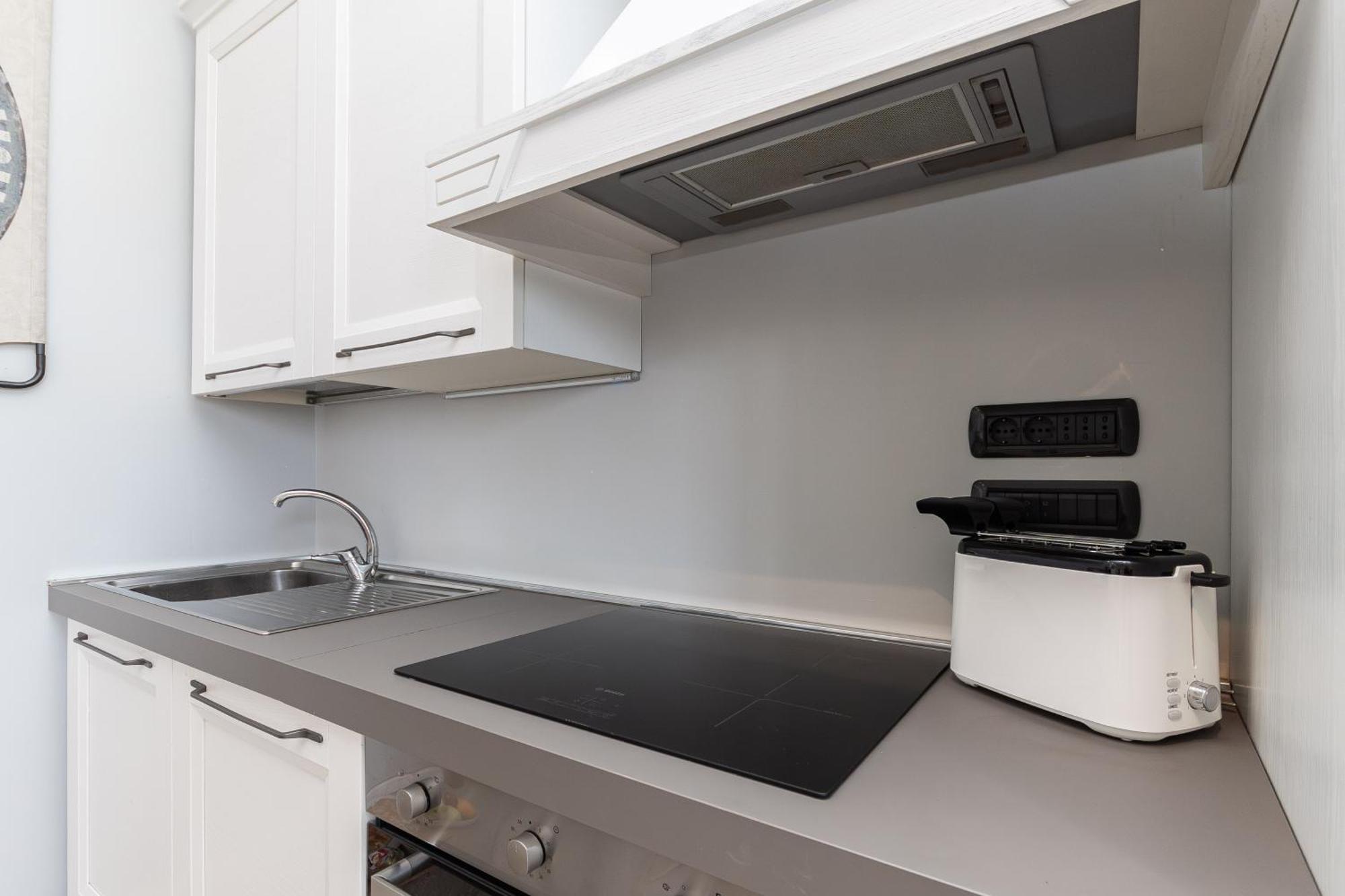 Spacious 3-Bedroom Apartment - 10 Min To City Center & 5 Min To Gaslini Hospital Génova Exterior foto