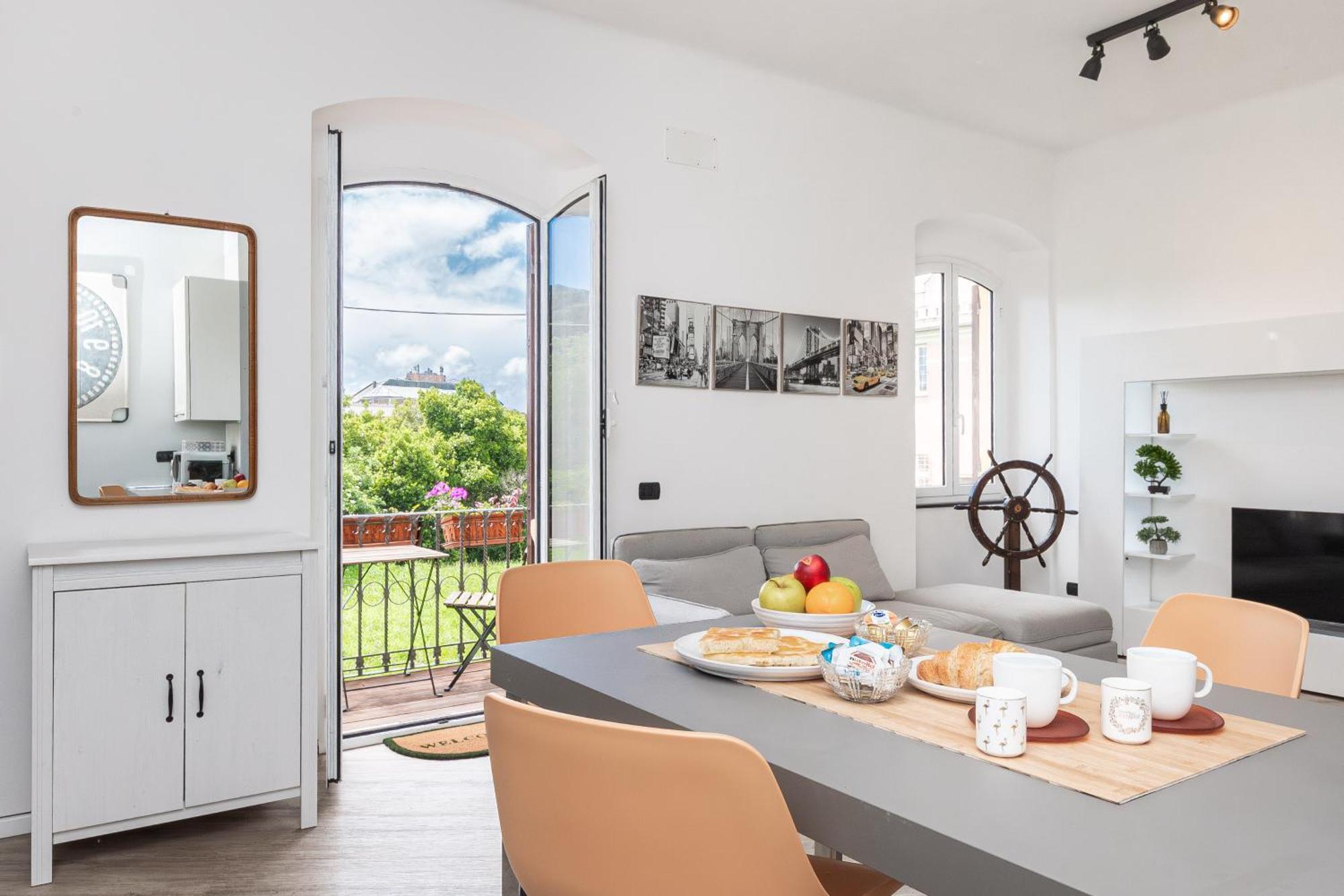 Spacious 3-Bedroom Apartment - 10 Min To City Center & 5 Min To Gaslini Hospital Génova Exterior foto