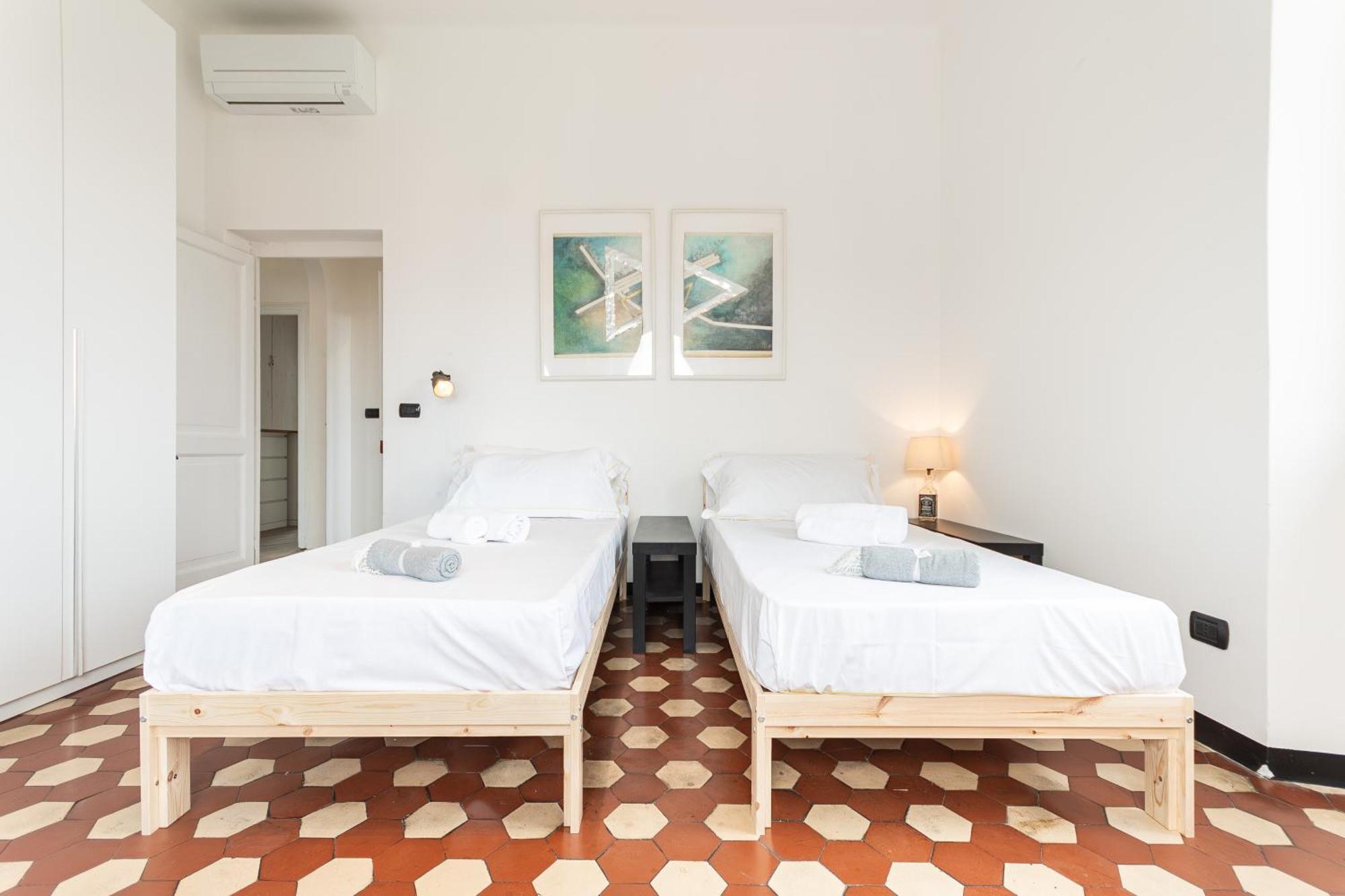 Spacious 3-Bedroom Apartment - 10 Min To City Center & 5 Min To Gaslini Hospital Génova Exterior foto