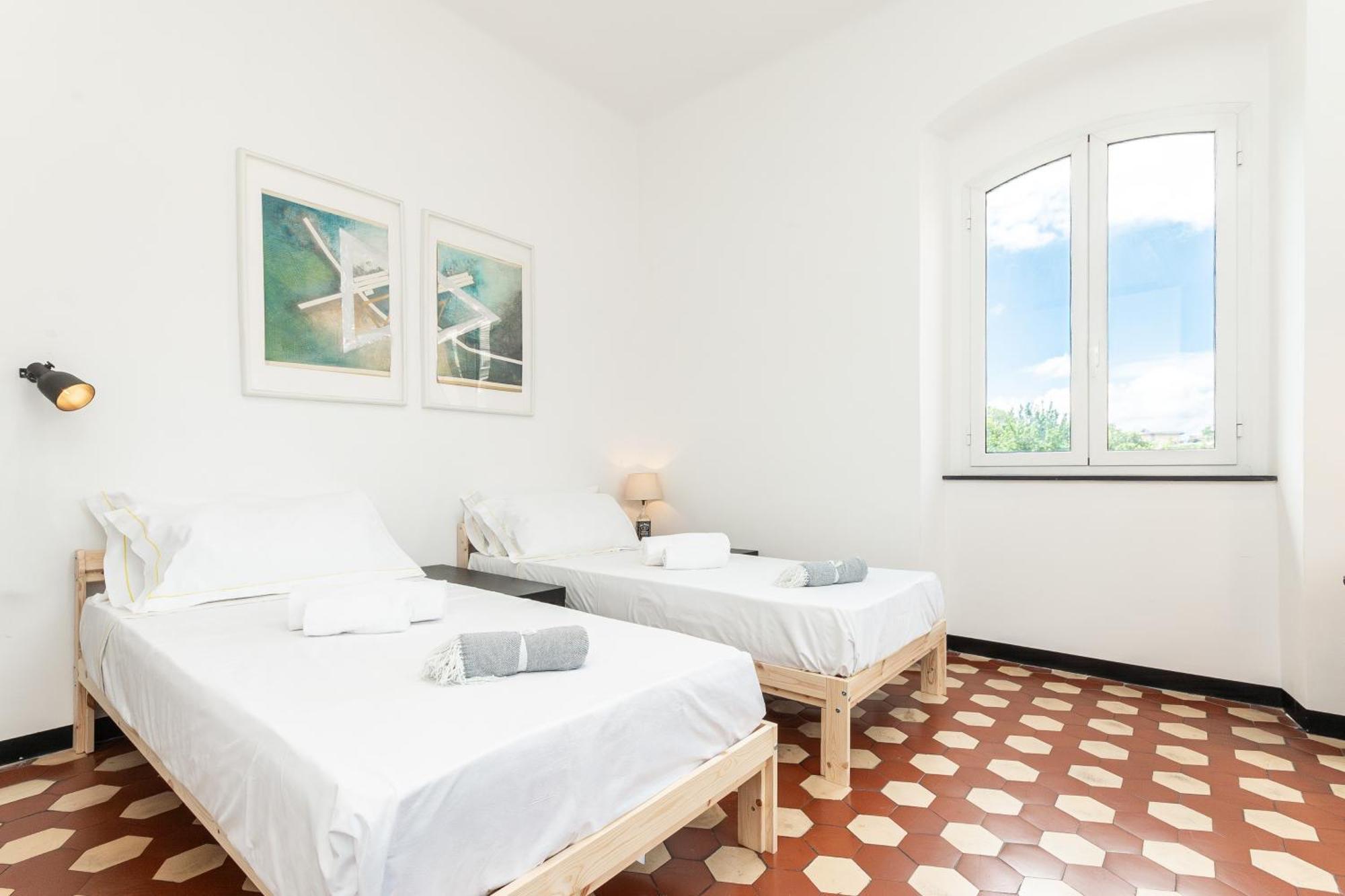 Spacious 3-Bedroom Apartment - 10 Min To City Center & 5 Min To Gaslini Hospital Génova Exterior foto